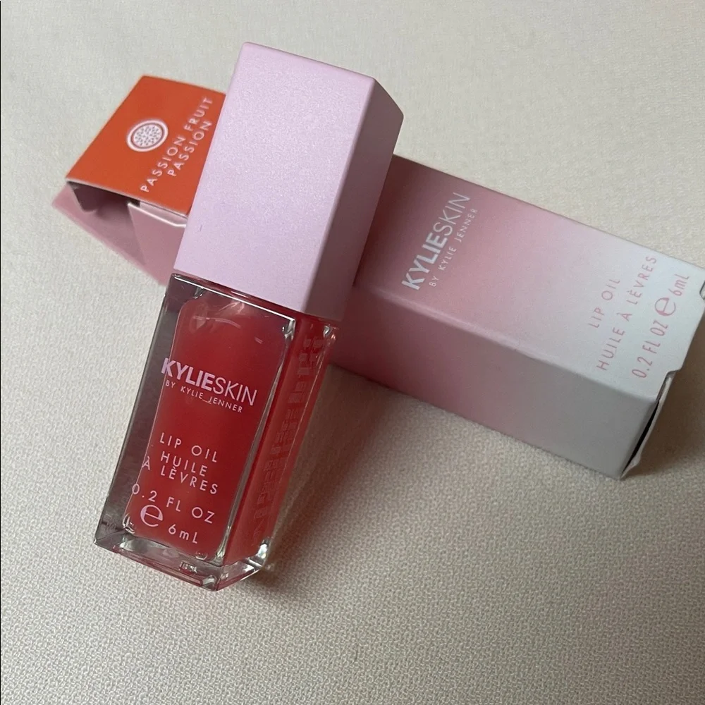 Kylie Cosmetics Crème Lipstick and Lip Oil Set - Picture 5 of 11
